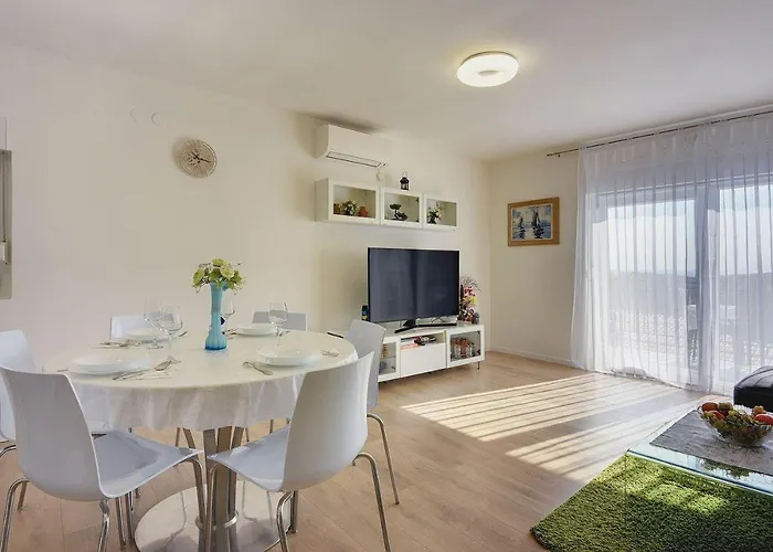 Apartment 590 Meter Zum Mit Meerblick Premantura